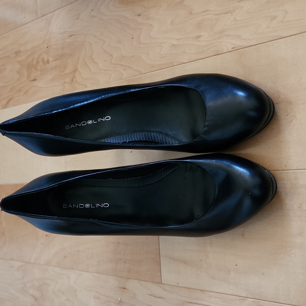 Womens size 7 bandolino heels black